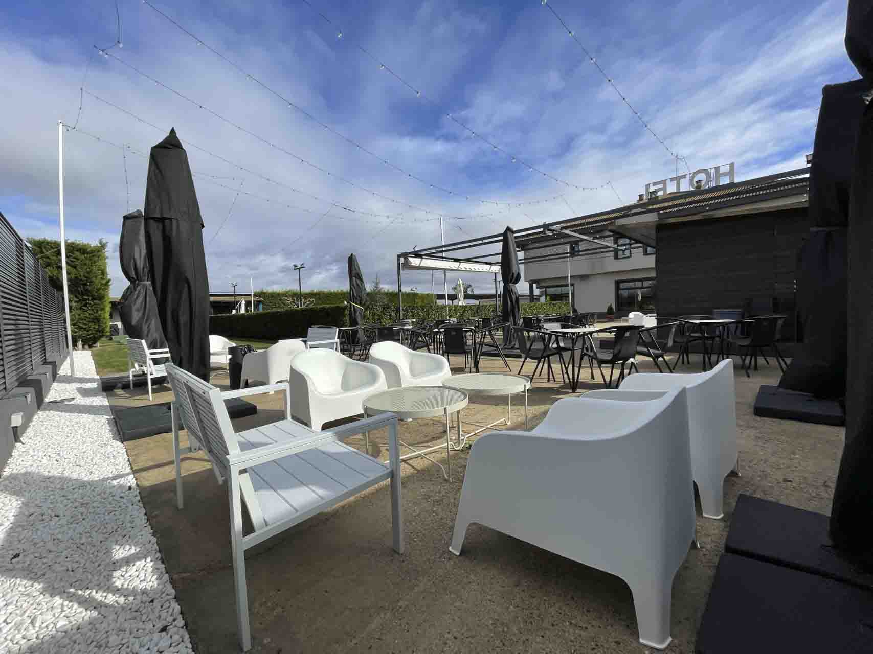 ZONA CHILL TERRAZA CHIRINGUITO