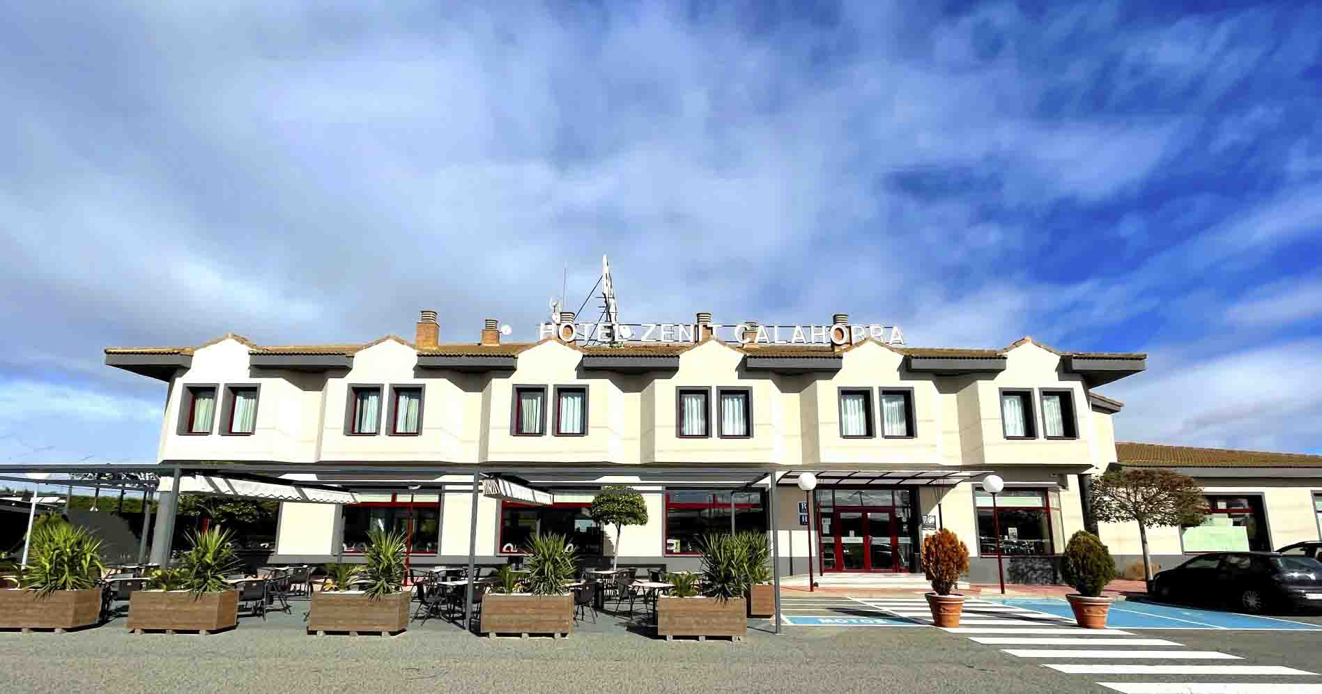FACHADA HOTEL 2