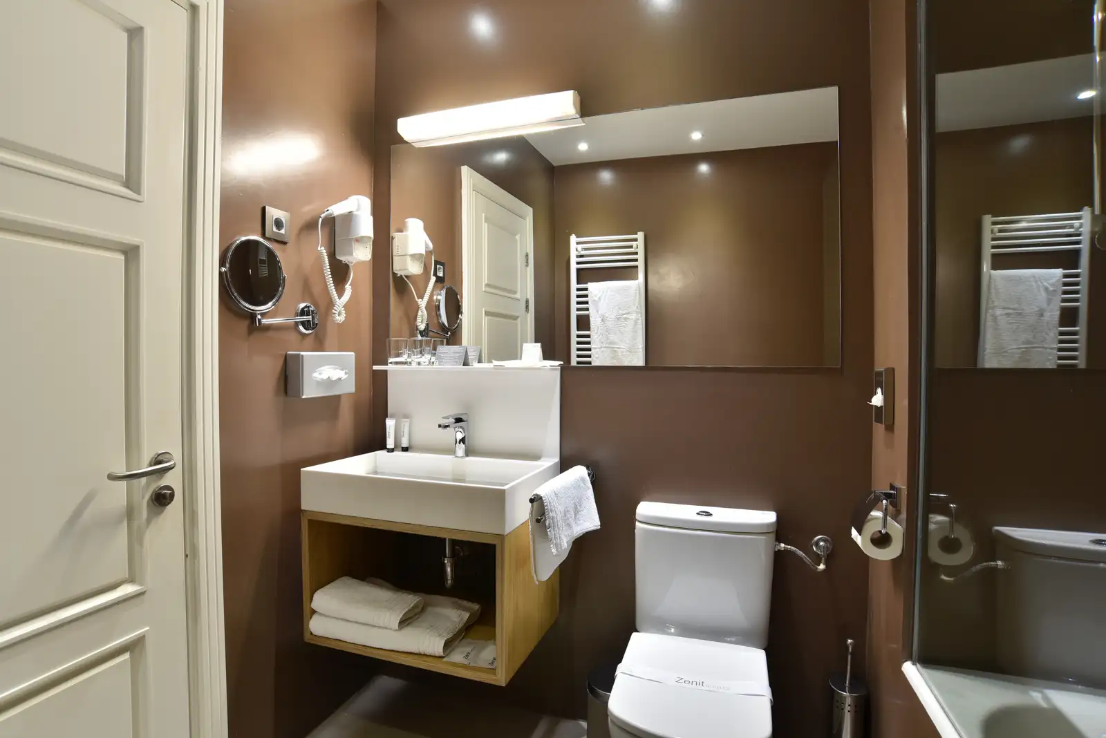 DSC_1911 DOUBLE ROOM BATHTUBE